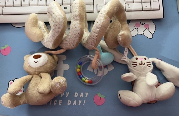 Pluche babyramelaar – schattige hangspeeltjes voor kinderwagen of wieg